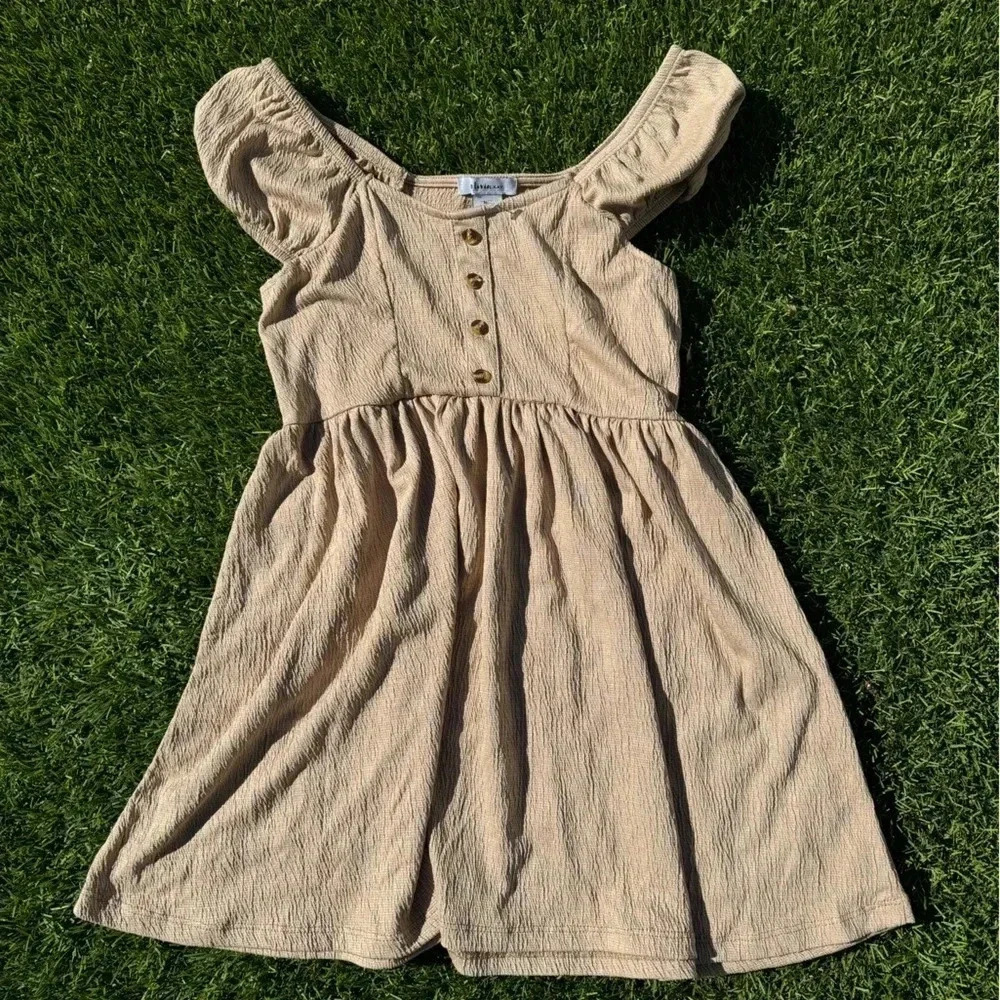 olivia kay kids dress tan size medium